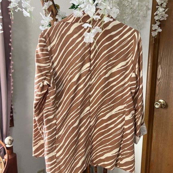 Women's Beige Zebra Print Blazer & Shorts Set - Picture 6 of 13